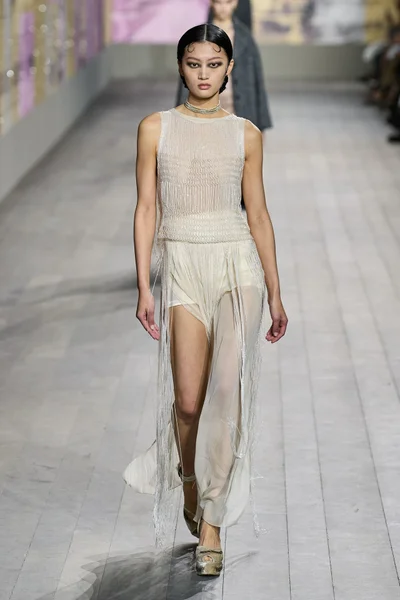 Look 14